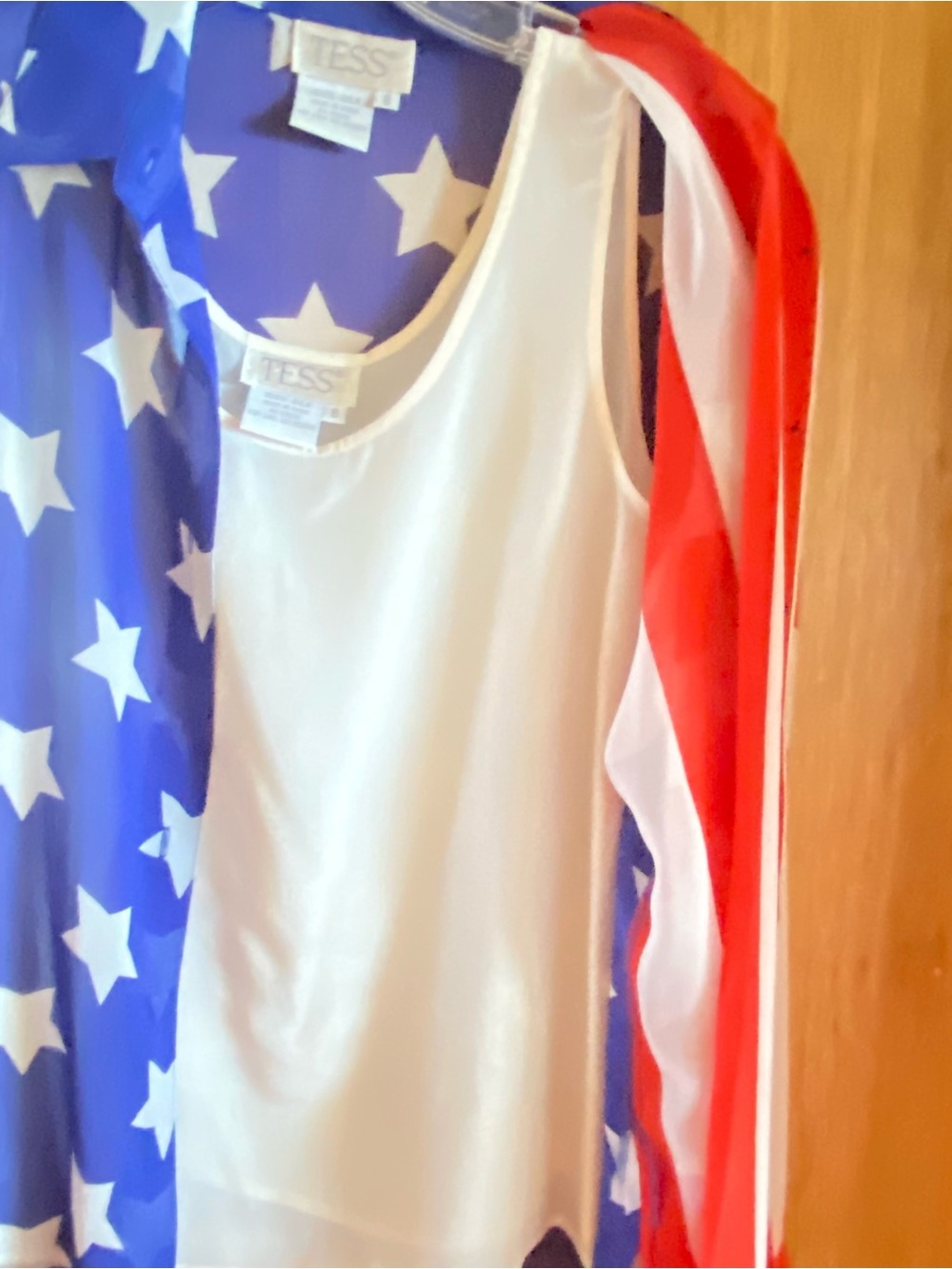 TESS red white and blue silk shell and button shirt. - Picture 3 of 4